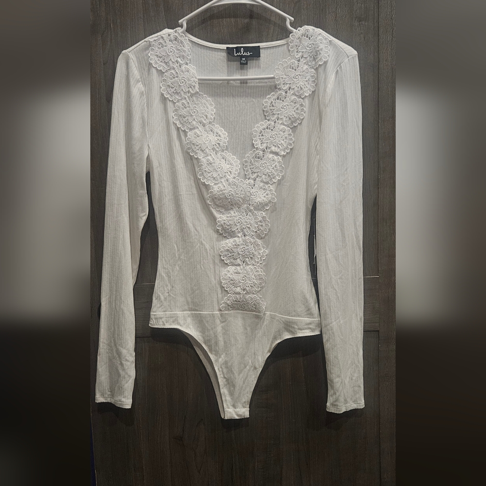 **NWT** Lulus White Plunging‎ Neck Bodysuit